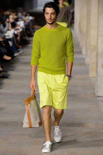 Look 17
